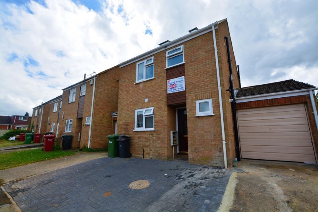 Rochfords Gardens, Slough, Detached